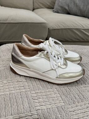 Soul Naturalizer Jackson White and Metallic Gold Lace-Up Sneakers Size 8.5